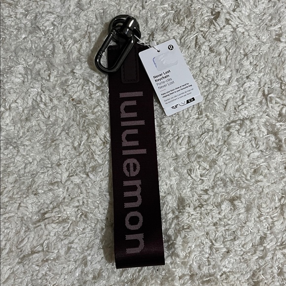 NWT Lululemon Athletica Purple Never Lost Keychain - Picture 2 of 2